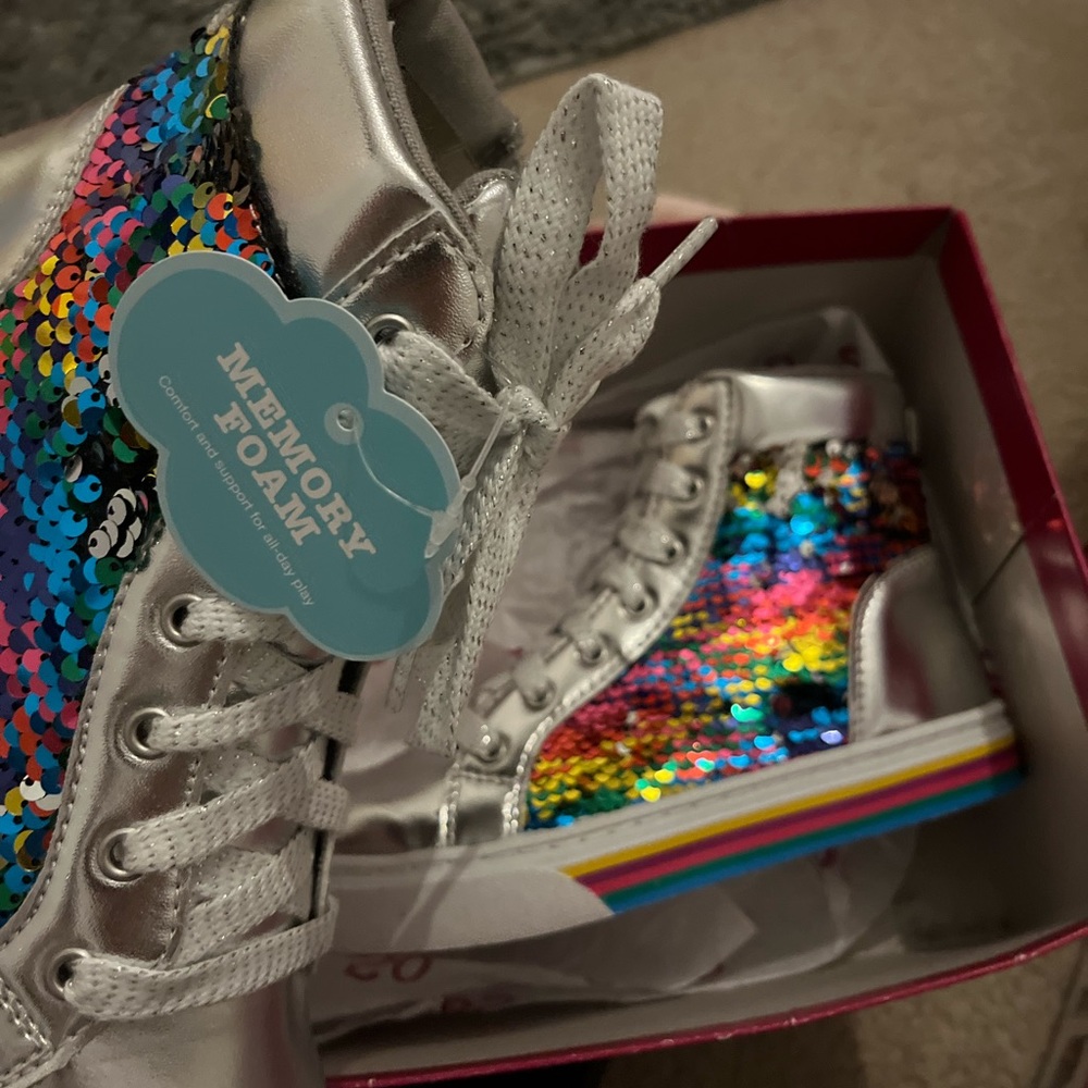 GIRLS SNEAKERS